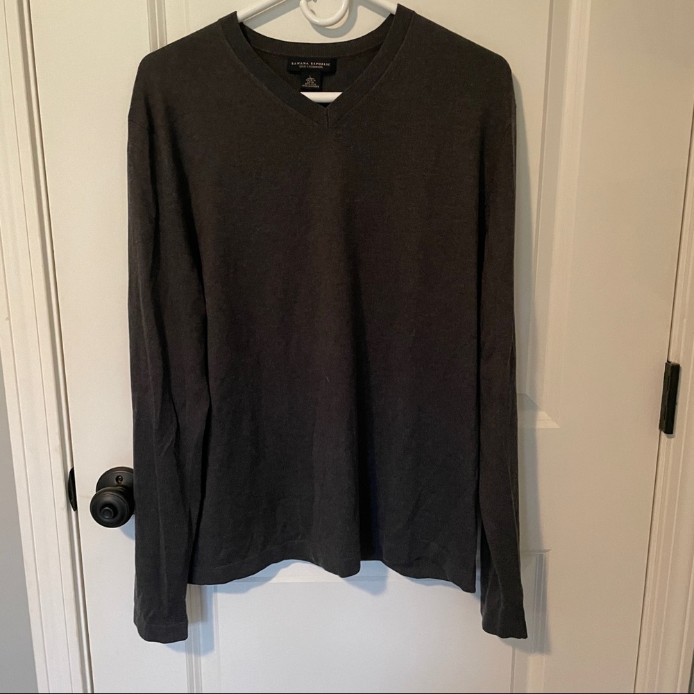 Men’s Banana Republic V Neck Sweater
